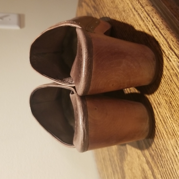 UGG Abbie Clogs - Picture 5 of 11